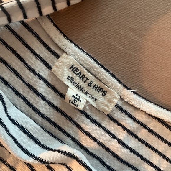 Selling crop tops in very good condition any questions please feel free to ask - Picture 4 of 4